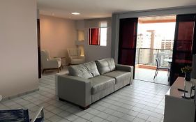 Apartamento amplo com acesso direto à praia!